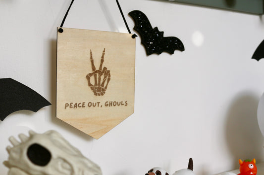 Wooden 15cm Halloween Peace Banner